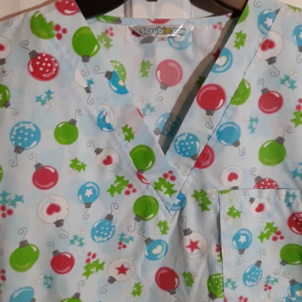 Scrub top - Picture 2 of 8